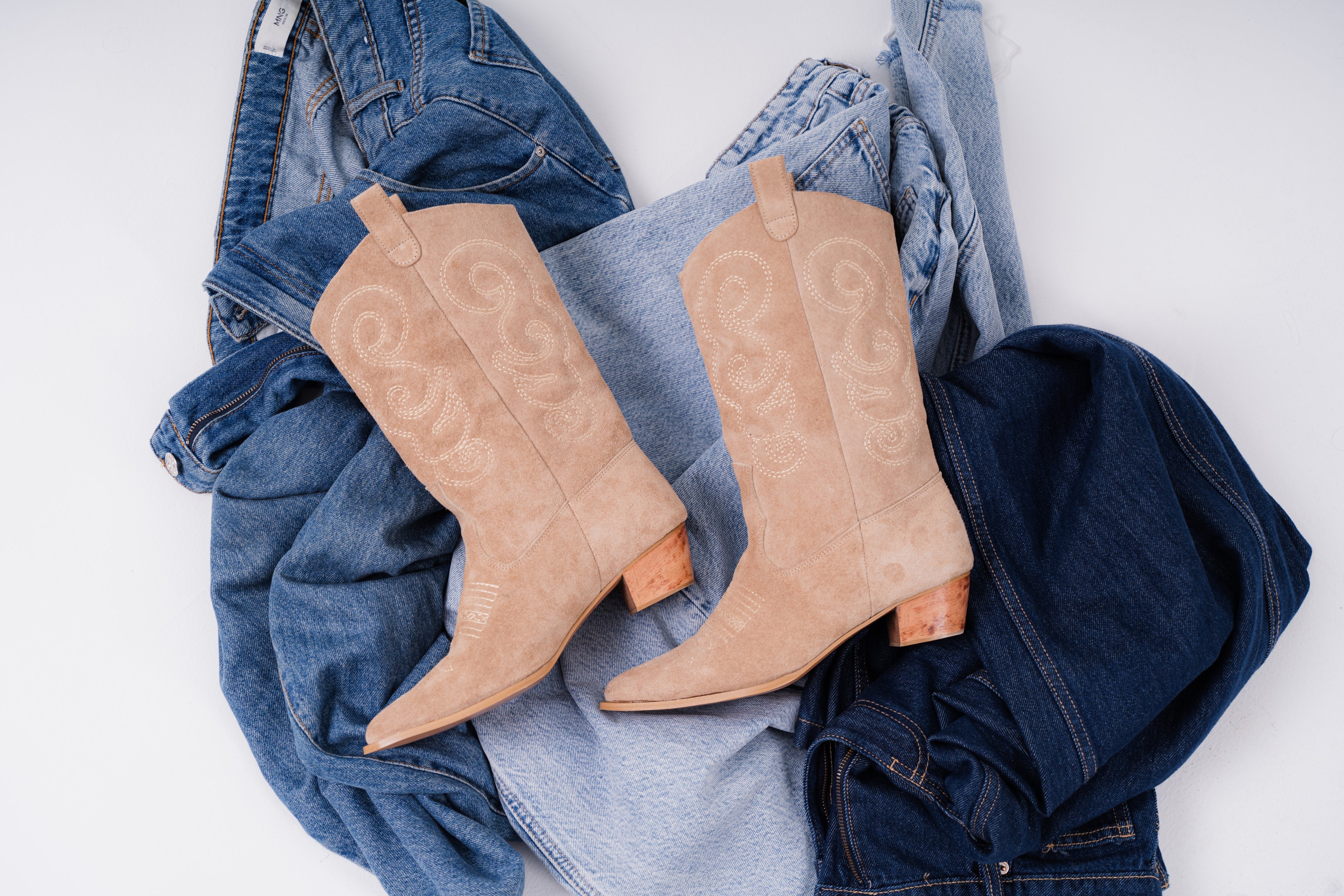 Nucci cowboy boots beige