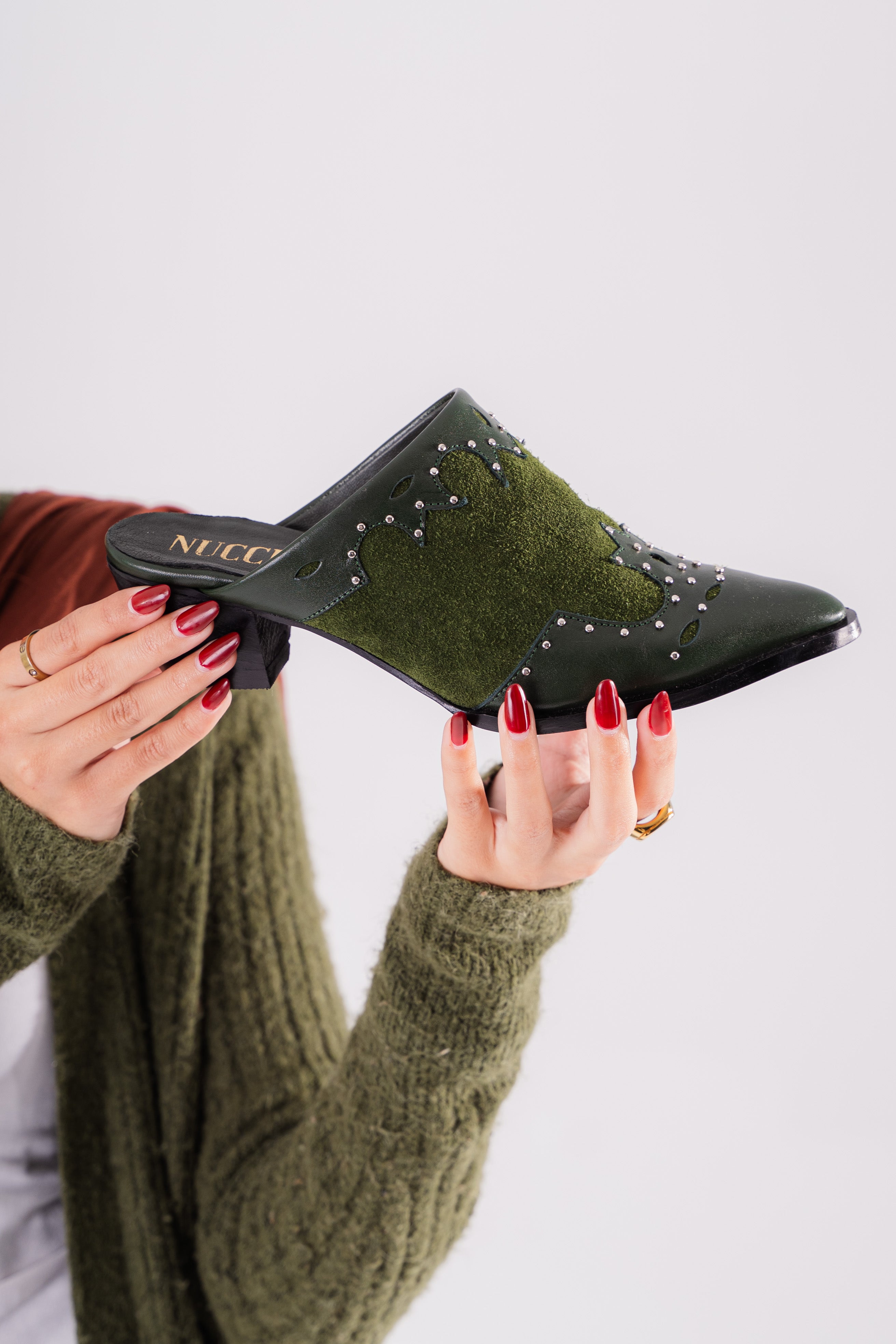 Brooklyn Stud olive Mule – Nucci.eg